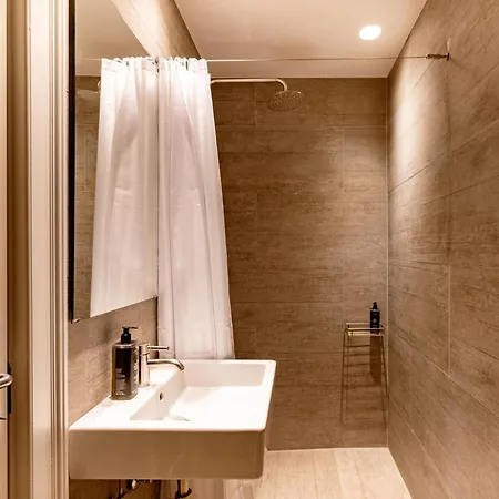 Sanders Shield 2 - 3 Bedroom With Balcony Lejlighed