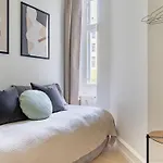 Shield 3 - 3 Bedroom With Balcony In Apartment